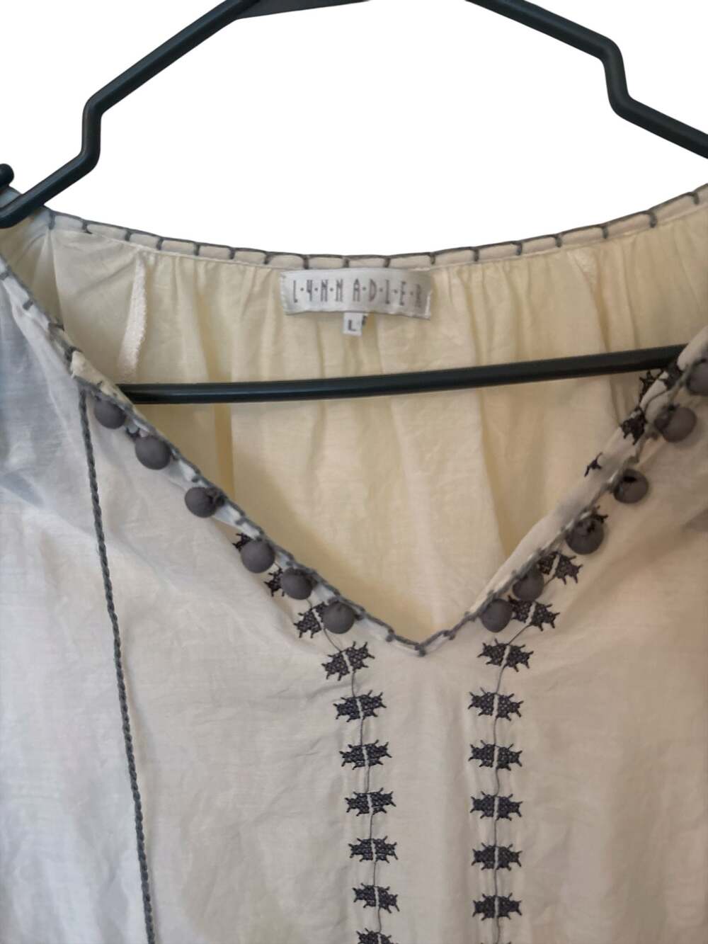 Lynn Adler White Long Sleeve V-Neck Embroidered Tunic Blouse with Tassels